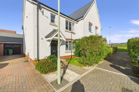 3 bedroom semi-detached house for sale