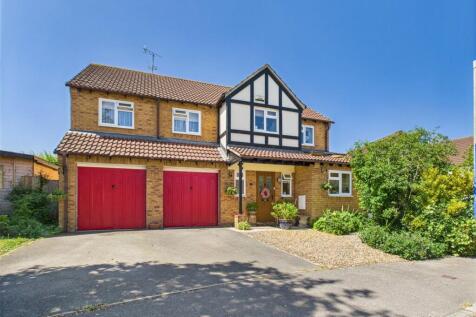 Moorhen Court, Quedgeley, Gloucester... 5 bed detached house for sale