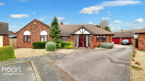 5 bedroom detached bungalow for sale