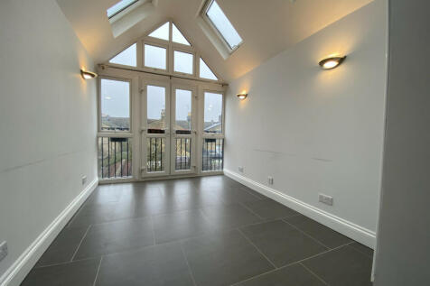 East Dulwich Road, East Dulwich, SE22 2 bed flat for sale