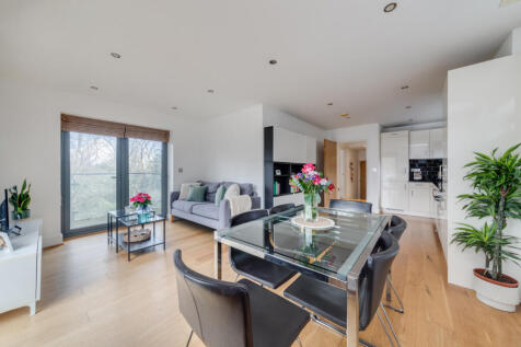 Denmark Hill, London, SE5 2 bed flat for sale