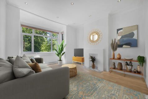 3 bedroom flat for sale