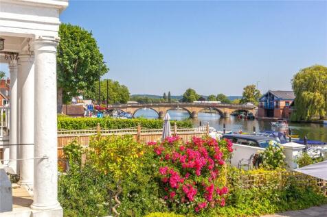 River Terrace, Oxfordshire RG9 2 bed apartment for sale