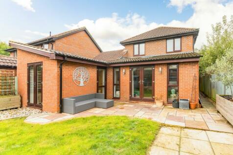 5 bedroom detached house for sale