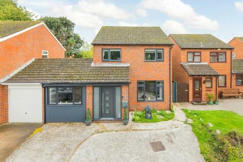 4 bedroom link detached house for sale