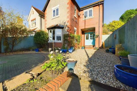 London Road, Stroud, Gloucestershire... 4 bed detached house for sale