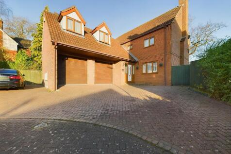 Waters Reach, Hempsted, Gloucester... 5 bed detached house for sale