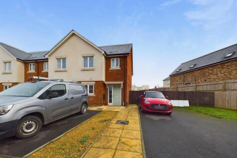 3 bedroom end of terrace house for sale