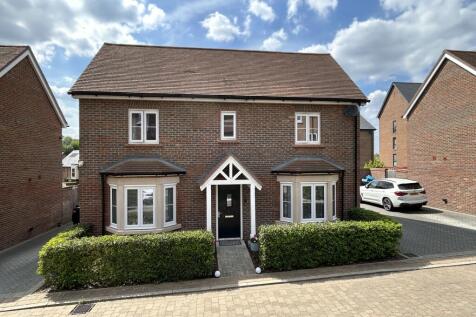 Craftmans Crescent, Burgess Hill RH15 3 bed detached house for sale