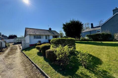 Lon Uchaf, Morfa Nefyn, Pwllheli 2 bed detached bungalow for sale