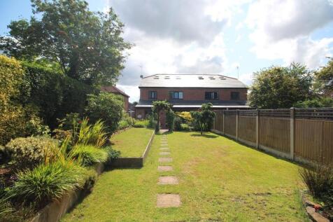 5 bedroom semi-detached house for sale