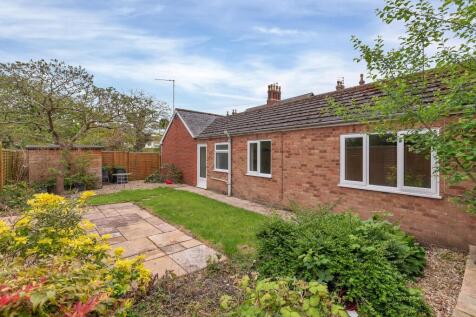 West Street, Bourne, PE10 3 bed detached bungalow for sale