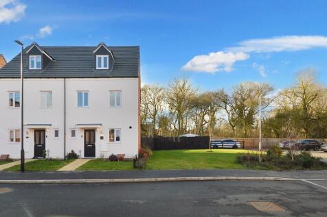 3 bedroom town house for sale