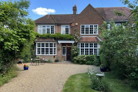 4 bedroom semi-detached house for sale