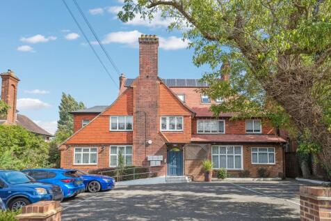 3 bedroom ground floor flat for sale