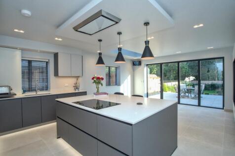 4 bedroom semi-detached house for sale