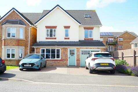 5 bedroom detached house for sale