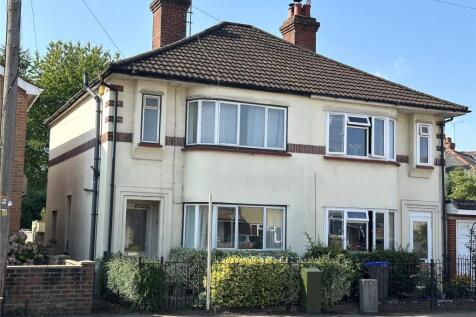 Butts Road, Salisbury, Wiltshire, SP1 3 bed semi