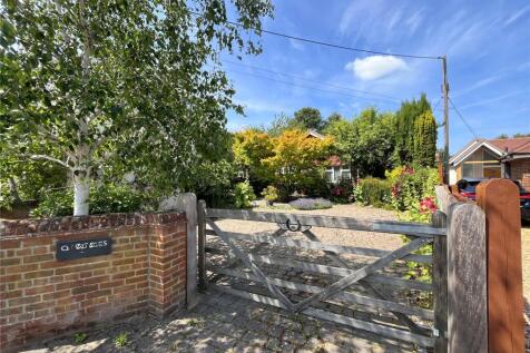 Mill Lane, Romsey, Hampshire, SO51 3 bed bungalow for sale