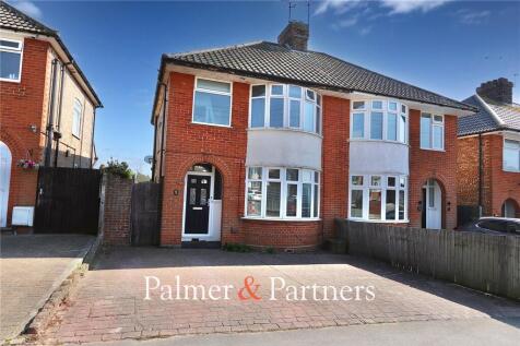 Elmcroft Road, Ipswich, Suffolk, IP1 3 bed semi