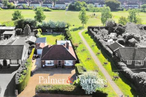 Old Norwich Road, Ipswich, Suffolk, IP1 3 bed bungalow for sale