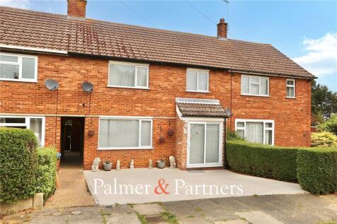 Maple Close, Ipswich, Suffolk, IP2 3 bed terraced house for sale
