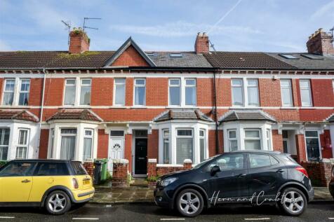 4 bedroom terraced house for sale