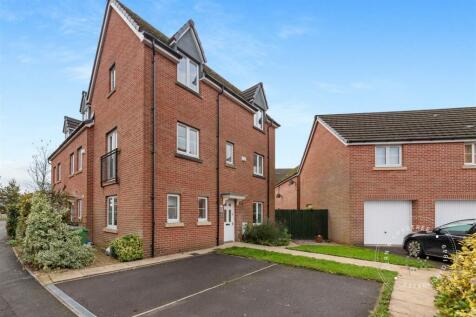 4 bedroom end of terrace house for sale
