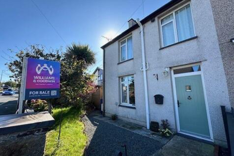 Ffordd Caergybi... 3 bed end of terrace house for sale