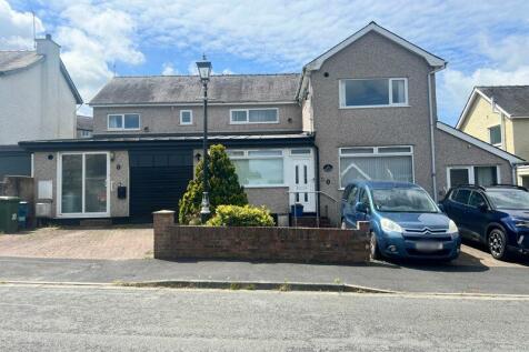 6 bedroom detached house for sale