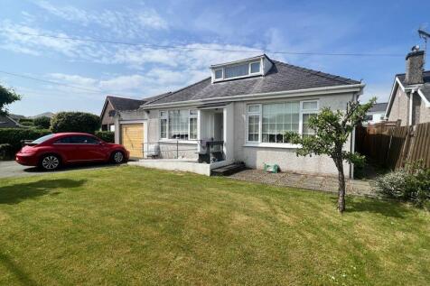 Llanrug, Gwynedd 2 bed detached bungalow for sale