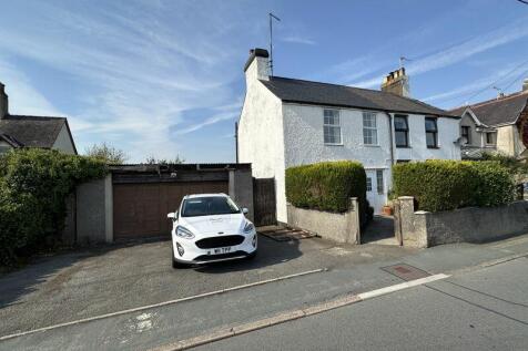 Llanfairpwllgwyngyll, Isle of Anglesey 3 bed semi