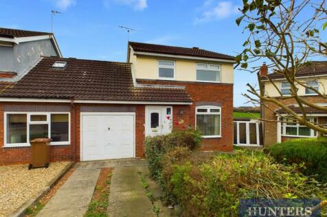 3 bedroom link detached house for sale