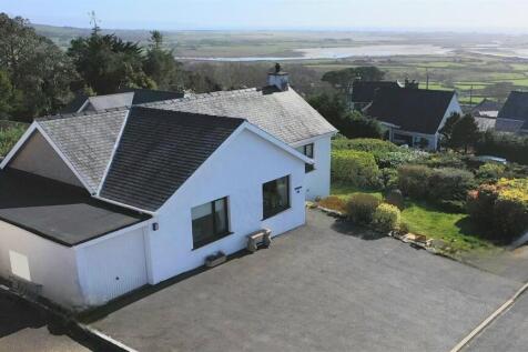 Swyn Y Grug, Pant Yr Onnen Estate... 3 bed detached bungalow for sale