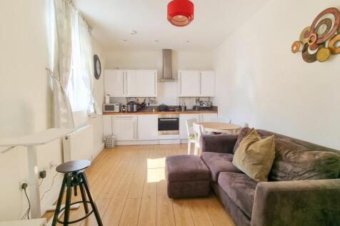 High Street, Hampton Wick, Kingston... 1 bed apartment for sale