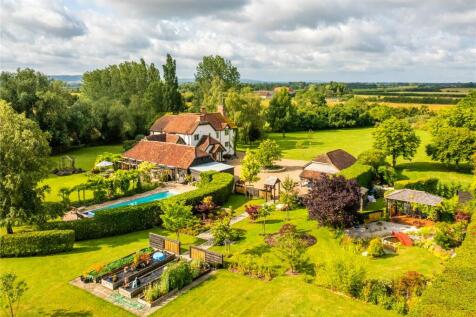 Long Marston, Tring, Hertfordshire, HP23 5 bed equestrian property for sale