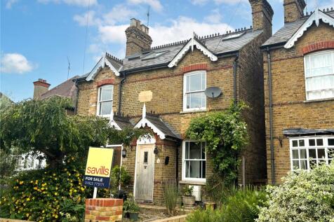 High Street, Rickmansworth... 3 bed semi