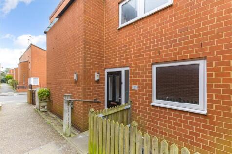 Kemps Drive, Northwood, Middlesex, HA6 2 bed terraced house for sale