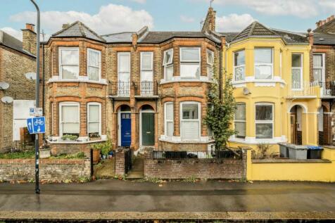 Bathurst Gardens, London NW10 2 bed flat for sale