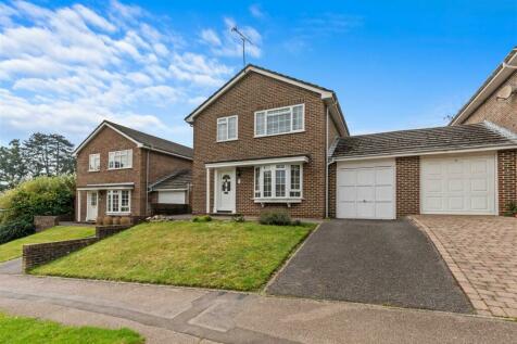 4 bedroom link detached house for sale