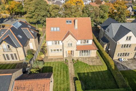 6 bedroom detached house for sale