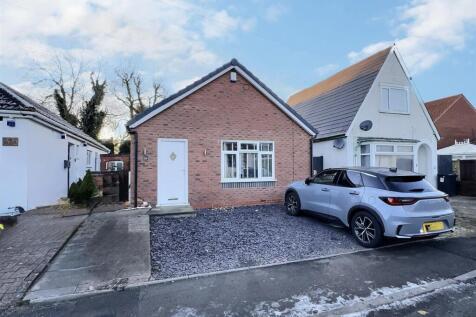 2 bedroom detached bungalow for sale