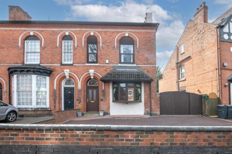 4 bedroom end of terrace house for sale