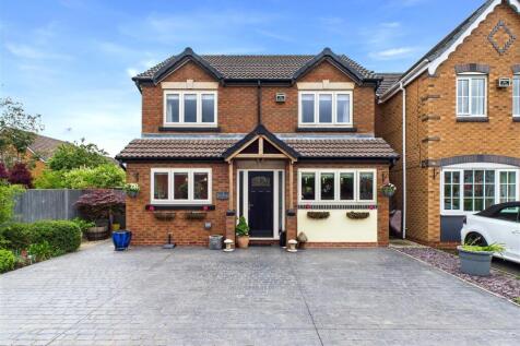 4 bedroom detached house for sale