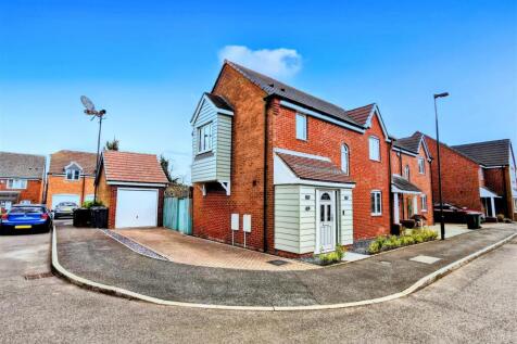 3 bedroom semi-detached house for sale