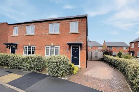 3 bedroom semi-detached house for sale