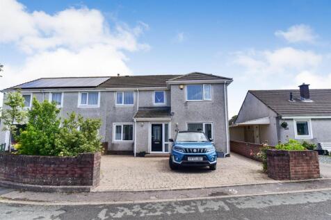 4 bedroom semi-detached house for sale