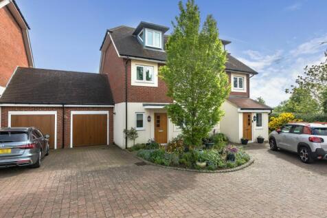 3 bedroom semi-detached house for sale