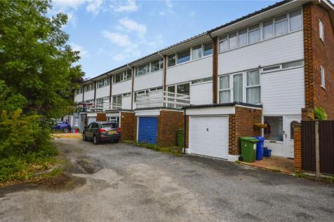 Cross Street, Farnborough, Hampshire... 4 bed terraced house for sale