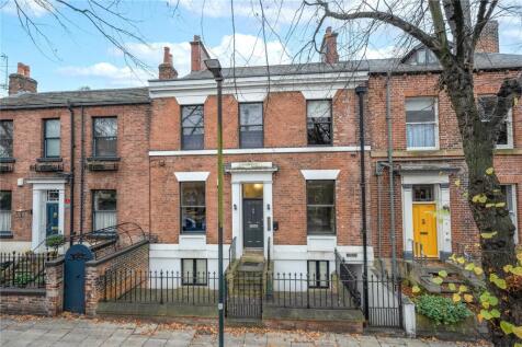 5 bedroom terraced house for sale